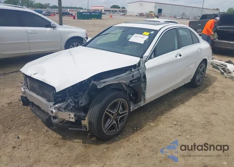 2019 Mercedes-Benz C 300 z USA, uszkodzony, nr VIN 55SWF8DB4KU282844